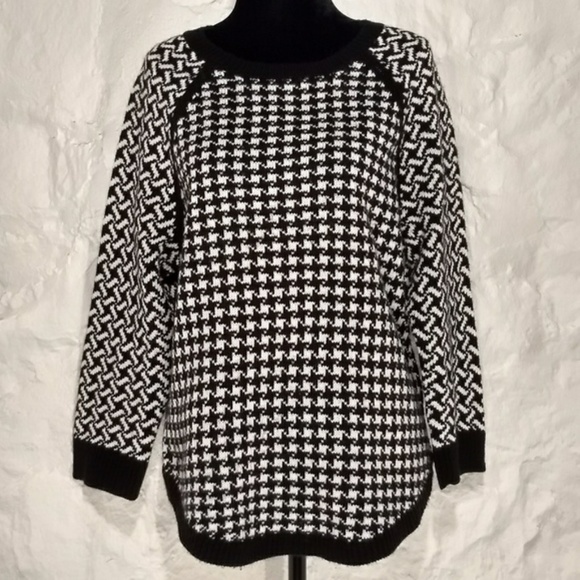 89th & Madison Sweaters - 89th & Madison Houndstooth Black & White Sweater